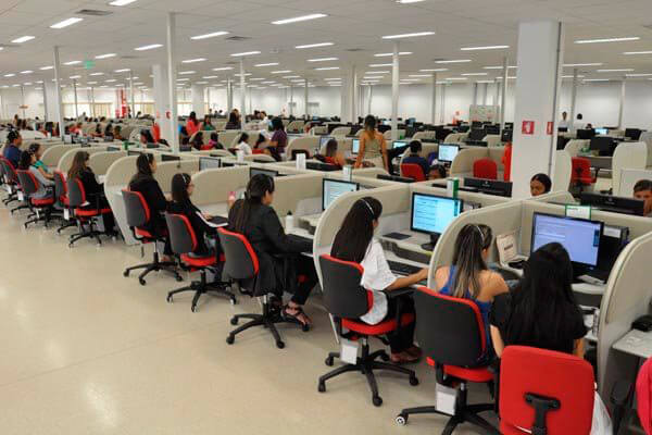 Empresa de telemarketing é condenada por descumprir cota de aprendizagem